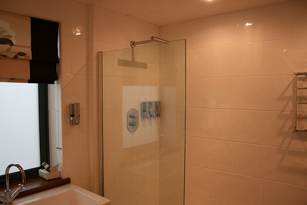 Fixed toughened glass shower screens offer a safe, robust, hygienic and modern alternative to unsightly and often mold ridden shower curtains.