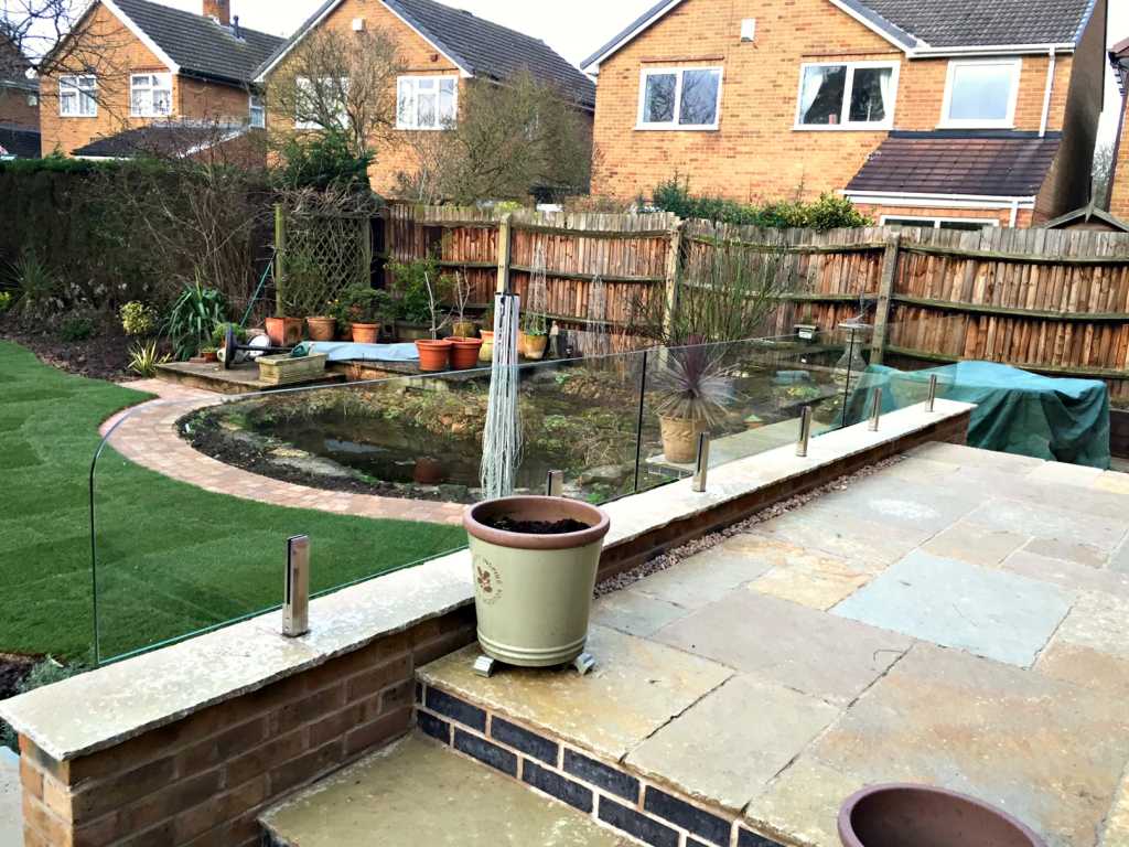 Lee brothers Danny & Pat installed this glass wind break in Borrowash. The results are a gorgeous finish to the patio area and a very happy customer :)