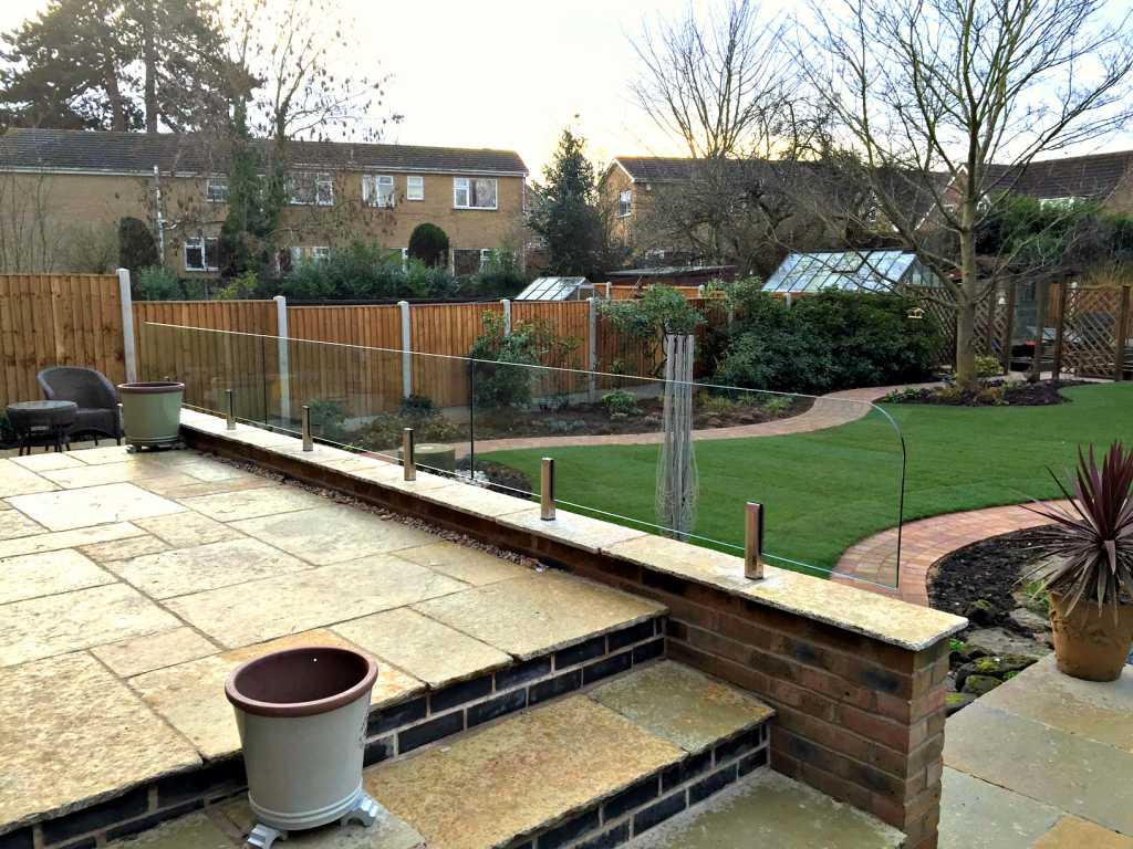 Lee brothers Danny & Pat installed this glass wind break in Borrowash. The results are a gorgeous finish to the patio area and a very happy customer :)