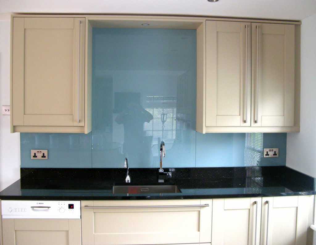 Our customer in Harby, Leicestershire chose their colour from the Dulux range, this particular one being Jewelled Creek 3 – 30BG 37/110