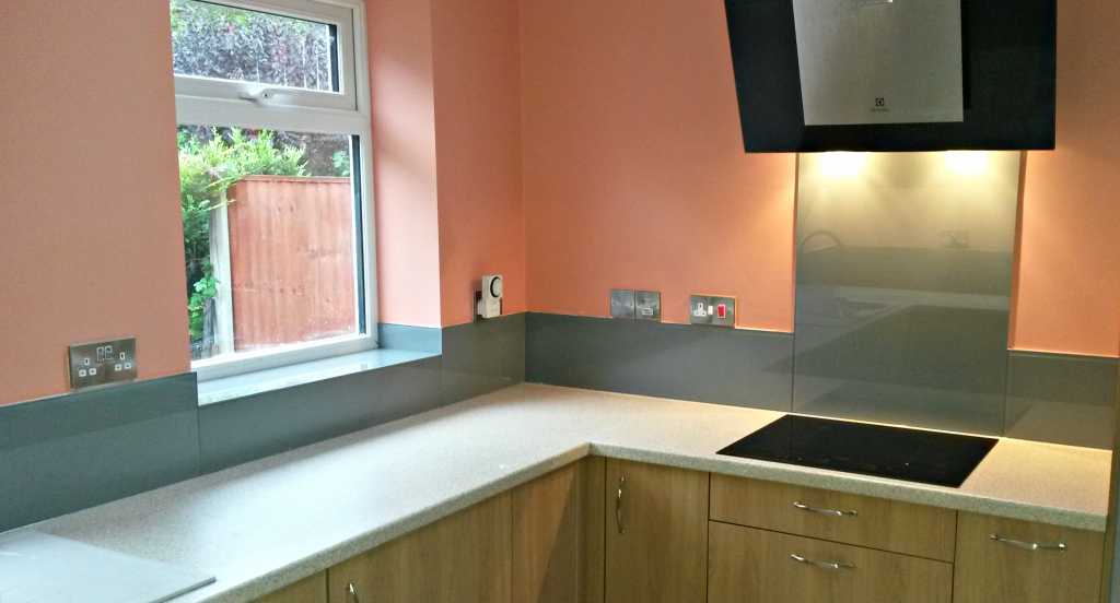 Our customer in Ilkeston chose to have his upstands painted RAL 7037 to compliment his work surfaces of similar colour.