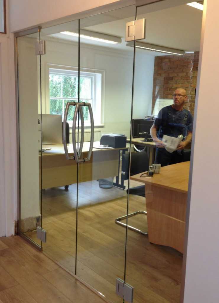 10mm Clear toughened doors with Biloba hinges for an office development in Bingham, Nottinghamshire.