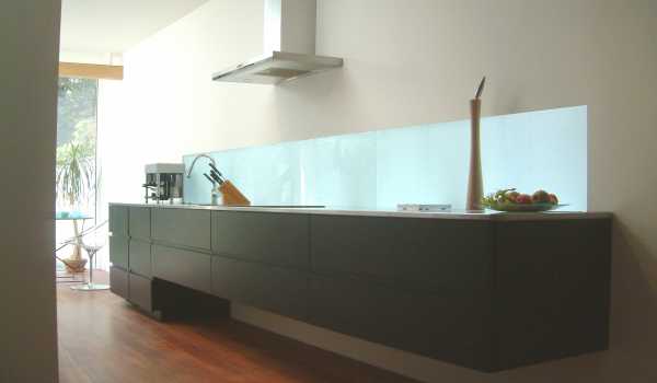Modern glass splashback