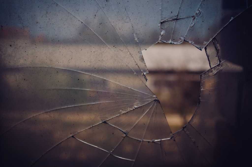 Non-shatter glass pane