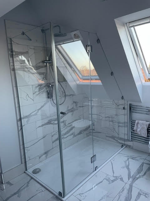 Glass shower cubicle