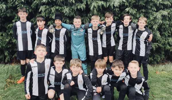 Southwell FC under 12s vipers team wearing new kit sponsored by lee glass